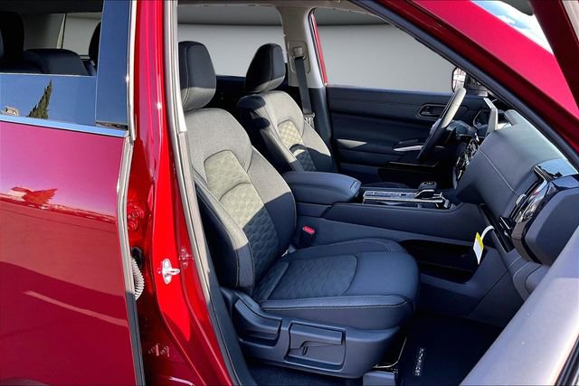 New 2026 Nissan Pathfinder SV image 9