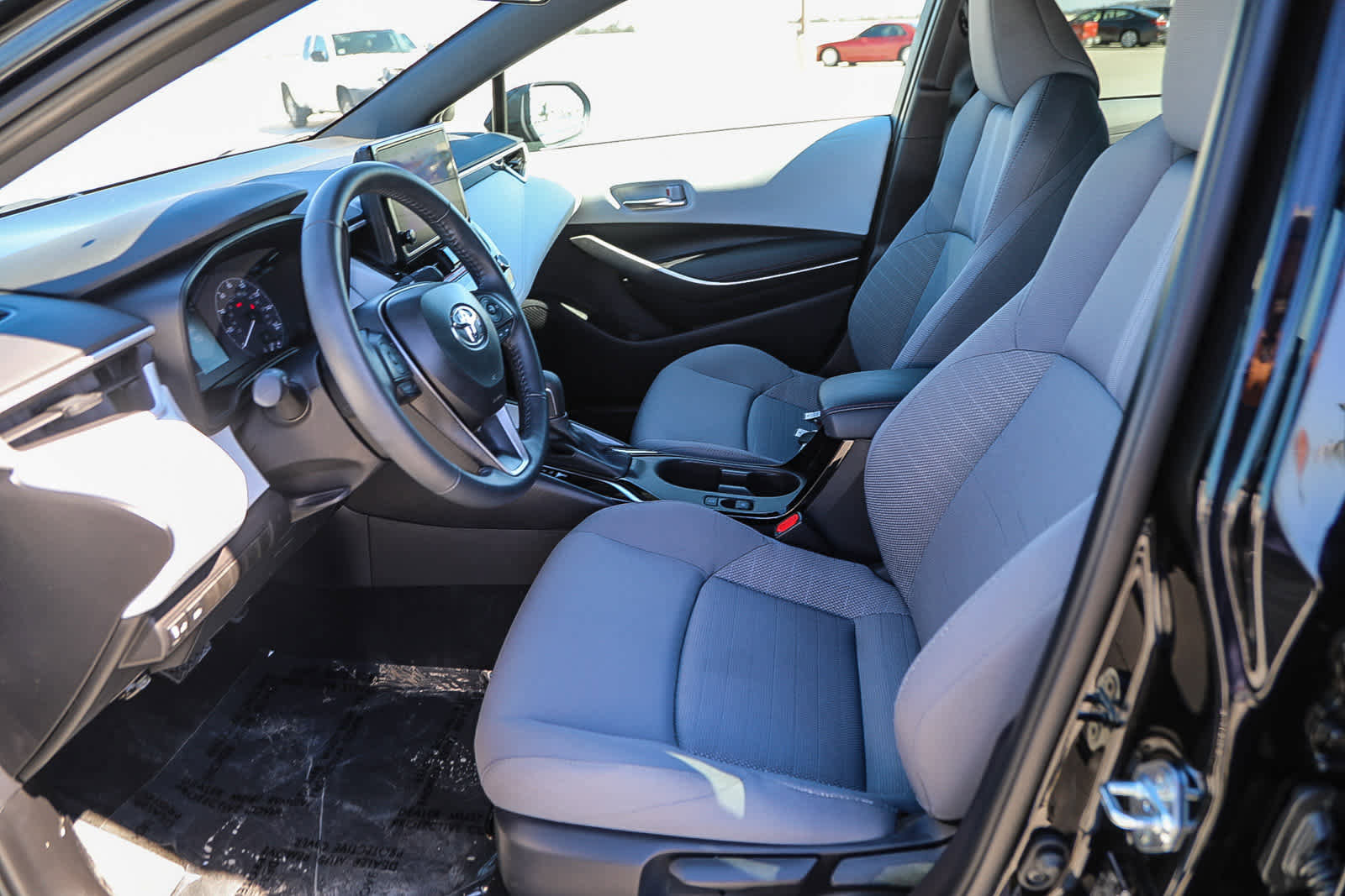 Used 2025 Toyota Corolla SE image 17