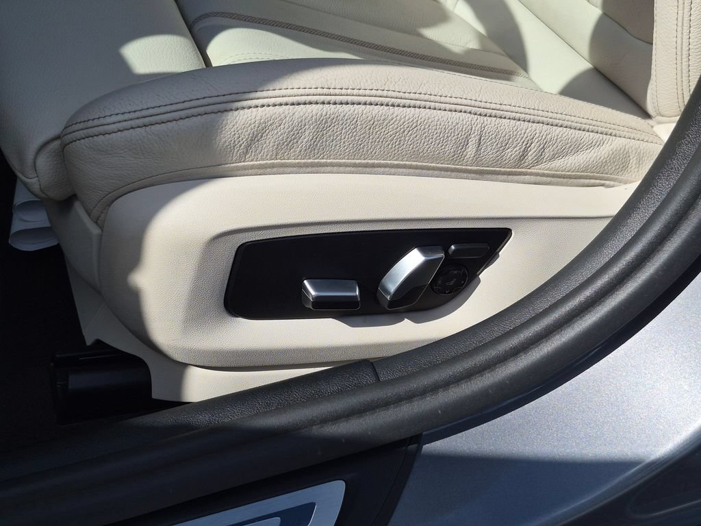 Used 2023 BMW 530i w/ Premium Package RWD image 13