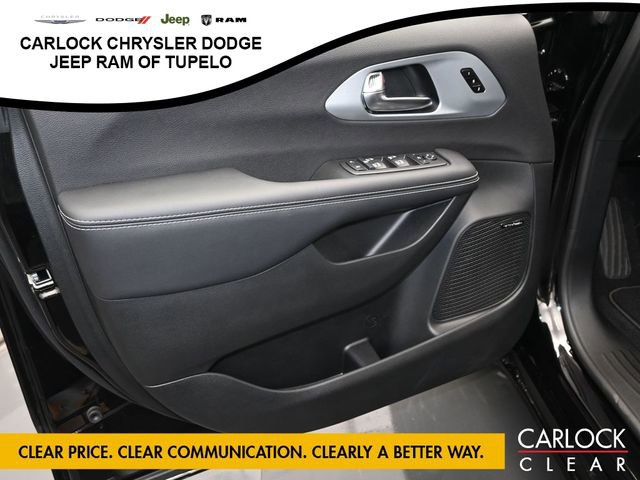 New 2026 Chrysler Pacifica Limited w/ Uconnect Theater Family Group image 11