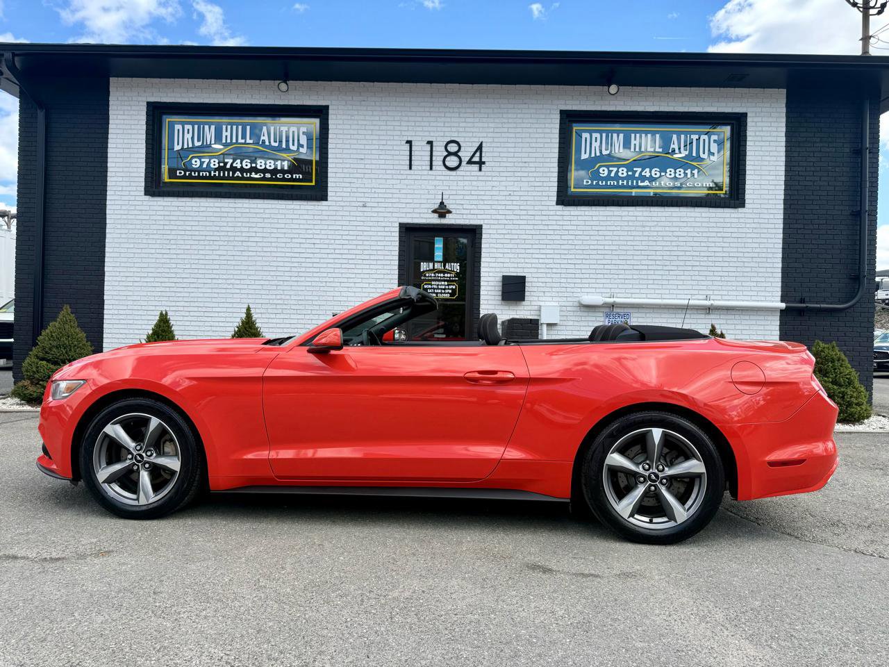 Used 2015 Ford Mustang Convertible w/ Equipment Group 051A RWD image 32