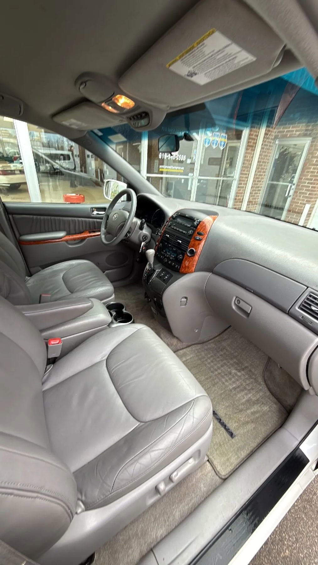 Used 2010 Toyota Sienna XLE FWD image 13