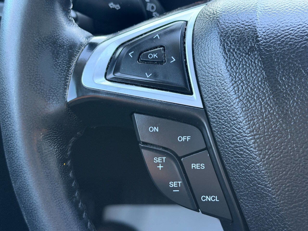 Used 2017 Ford Fusion SE w/ Equipment Group 201A FWD image 28