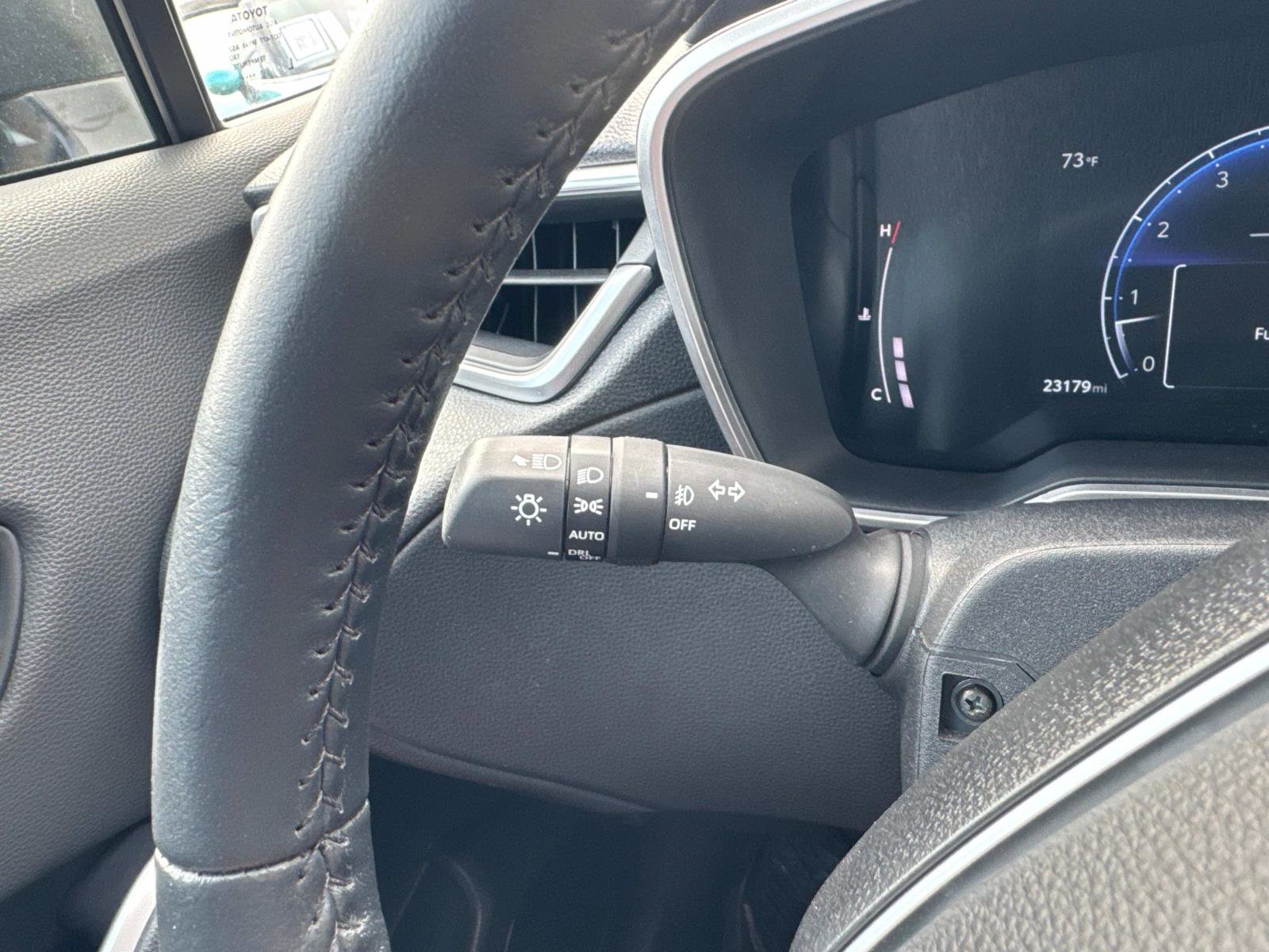 Used 2023 Toyota Corolla Cross XLE image 32
