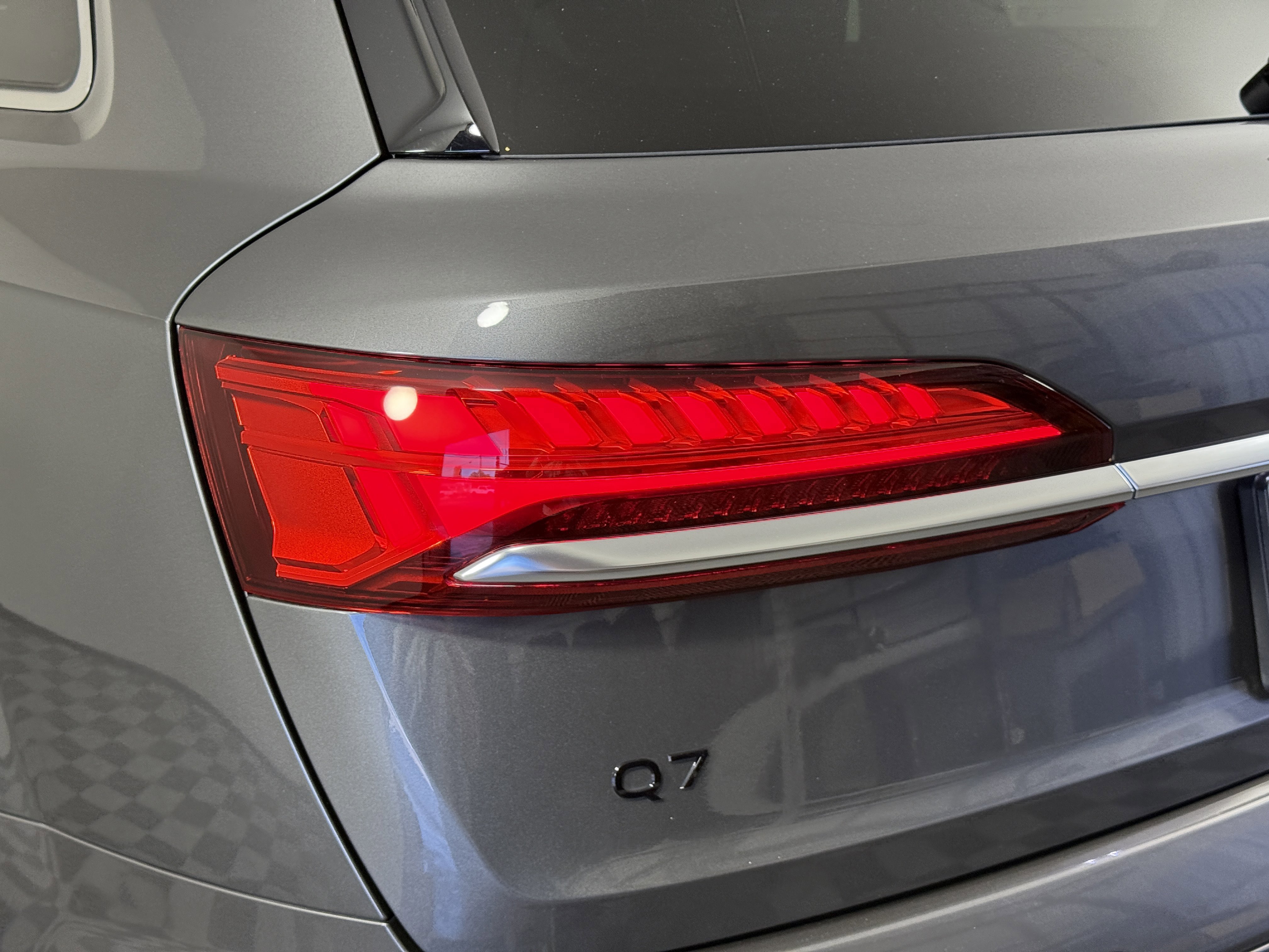 Used 2025 Audi Q7 2.0T Premium w/ Convenience Package image 7