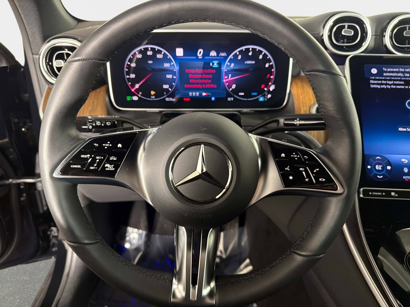 Used 2025 Mercedes-Benz GLC 300 4MATIC image 45