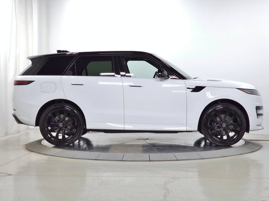 Used 2025 Land Rover Range Rover Sport Dynamic SE AWD/4WD image 9