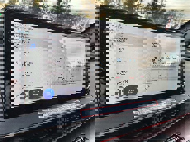 New 2025 Toyota Prius Plug-In Hybrid image 24