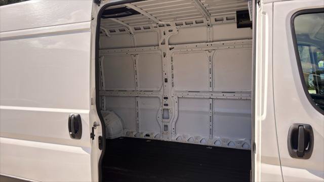Used 2025 RAM ProMaster 2500 w/ Convenience Group FWD image 12