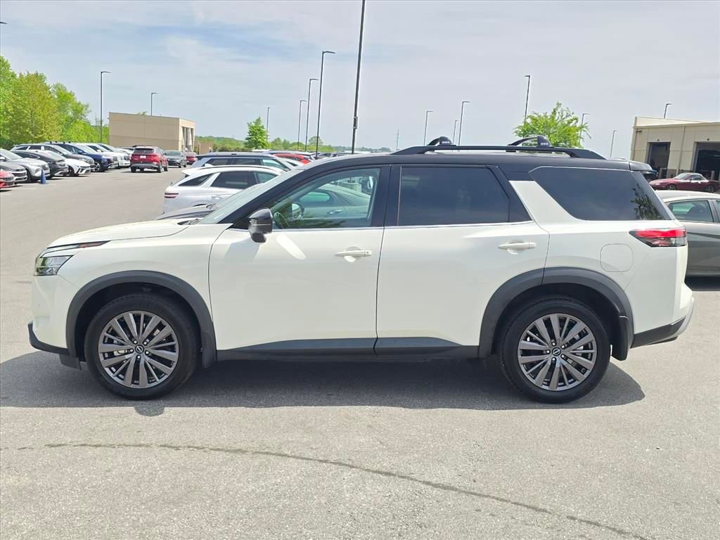 Used 2022 Nissan Pathfinder SL w/ SL Premium Package FWD image 6