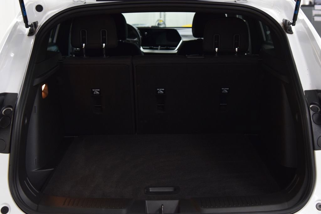 Used 2024 Chevrolet Trax RS FWD image 24
