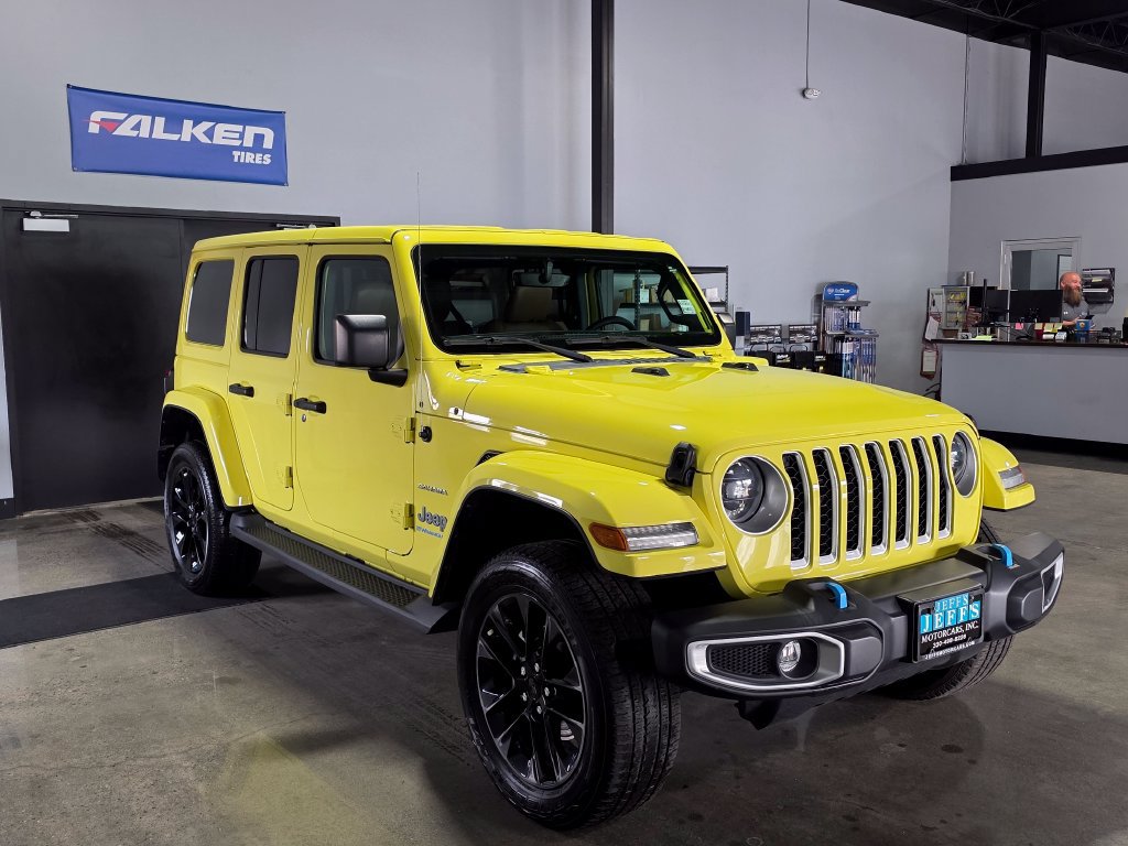 Used 2023 Jeep Wrangler Unlimited Sahara AWD/4WD image 3