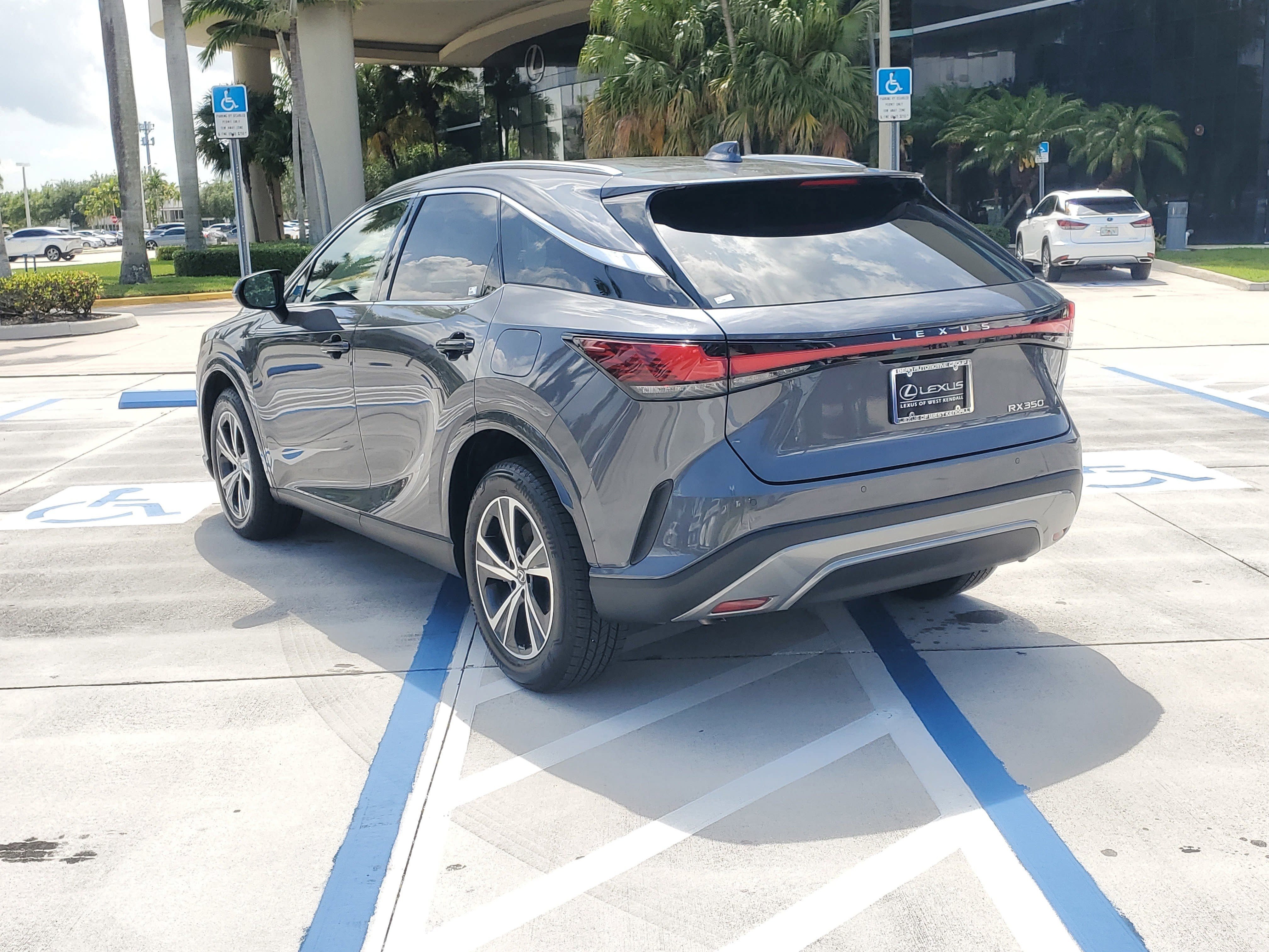 Used 2025 Lexus RX 350 Premium w/ Accessory Package (Z1) FWD image 8