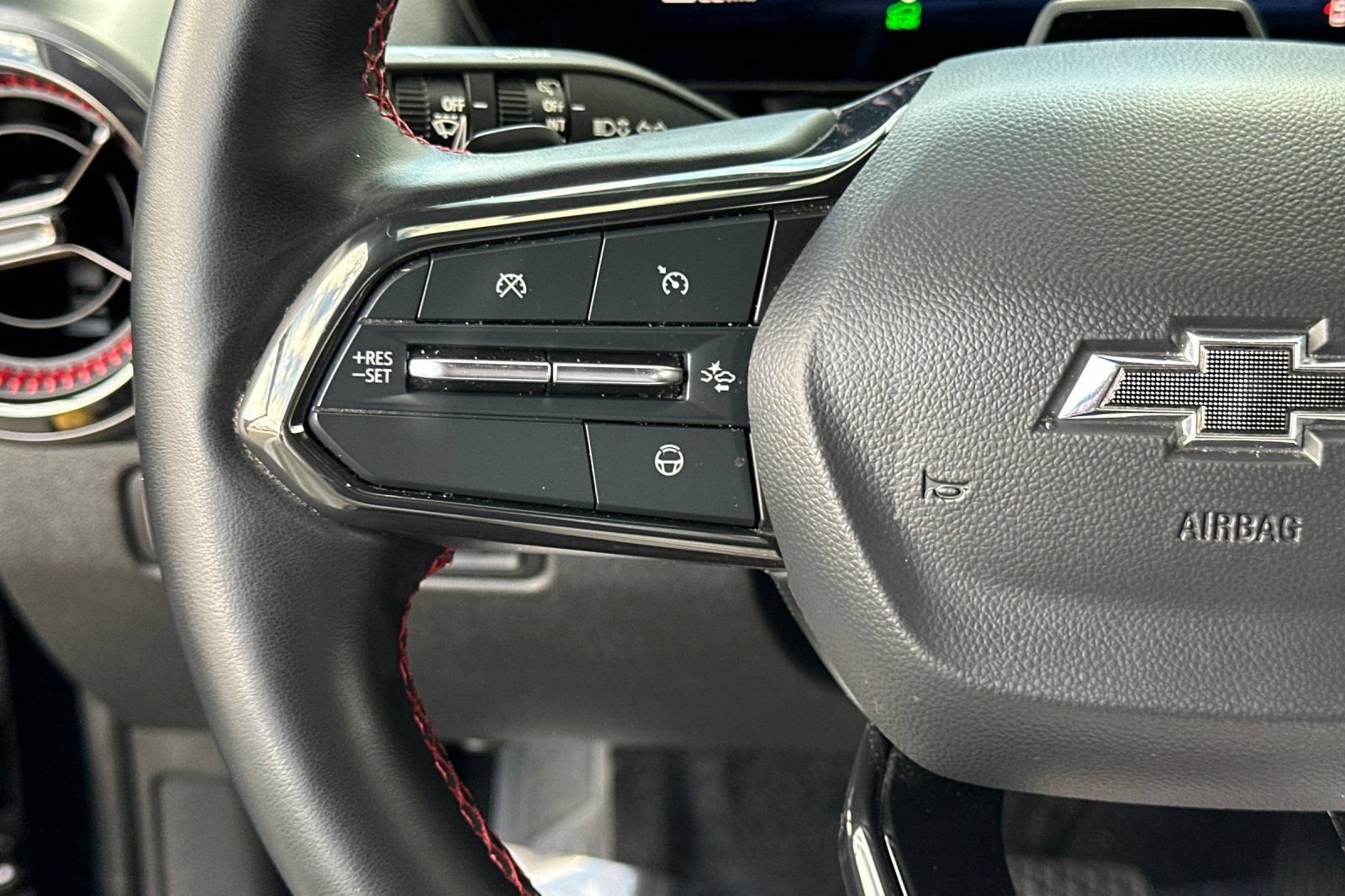Used 2024 Chevrolet Equinox EV RS FWD image 31