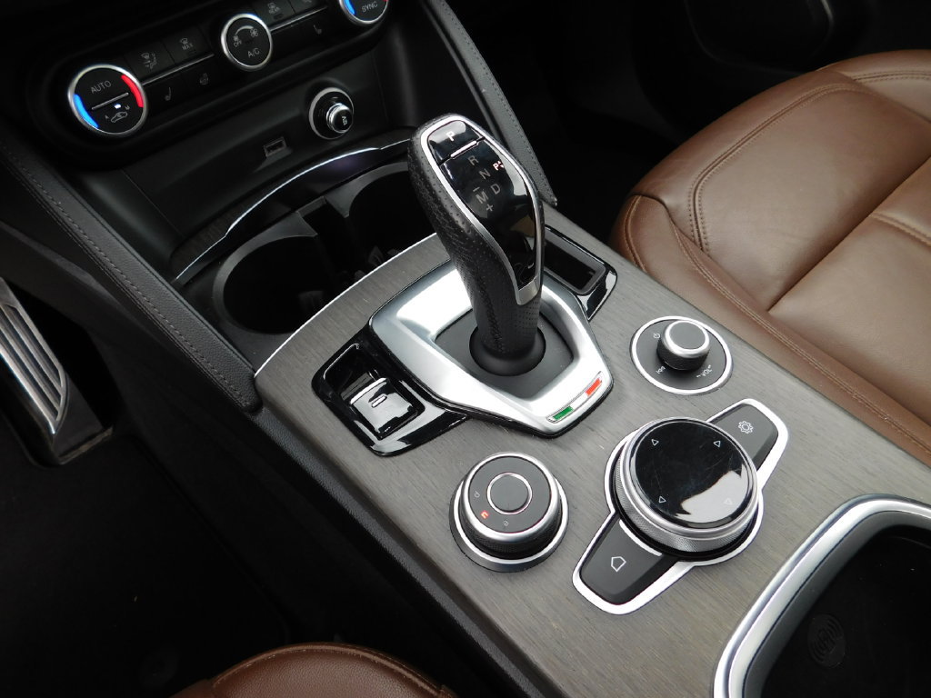 Used 2023 Alfa Romeo Stelvio Ti AWD/4WD image 22