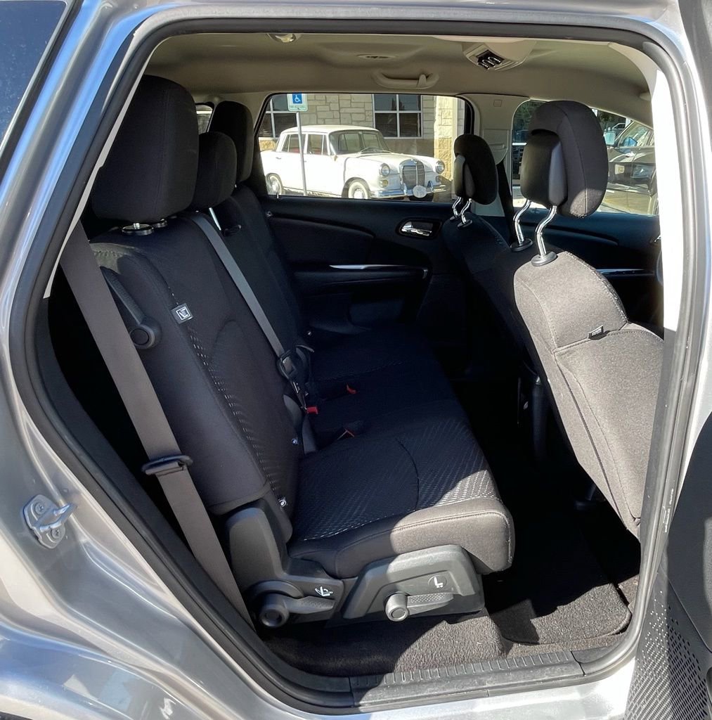 Used 2018 Dodge Journey SXT w/ Connectivity Group FWD image 31