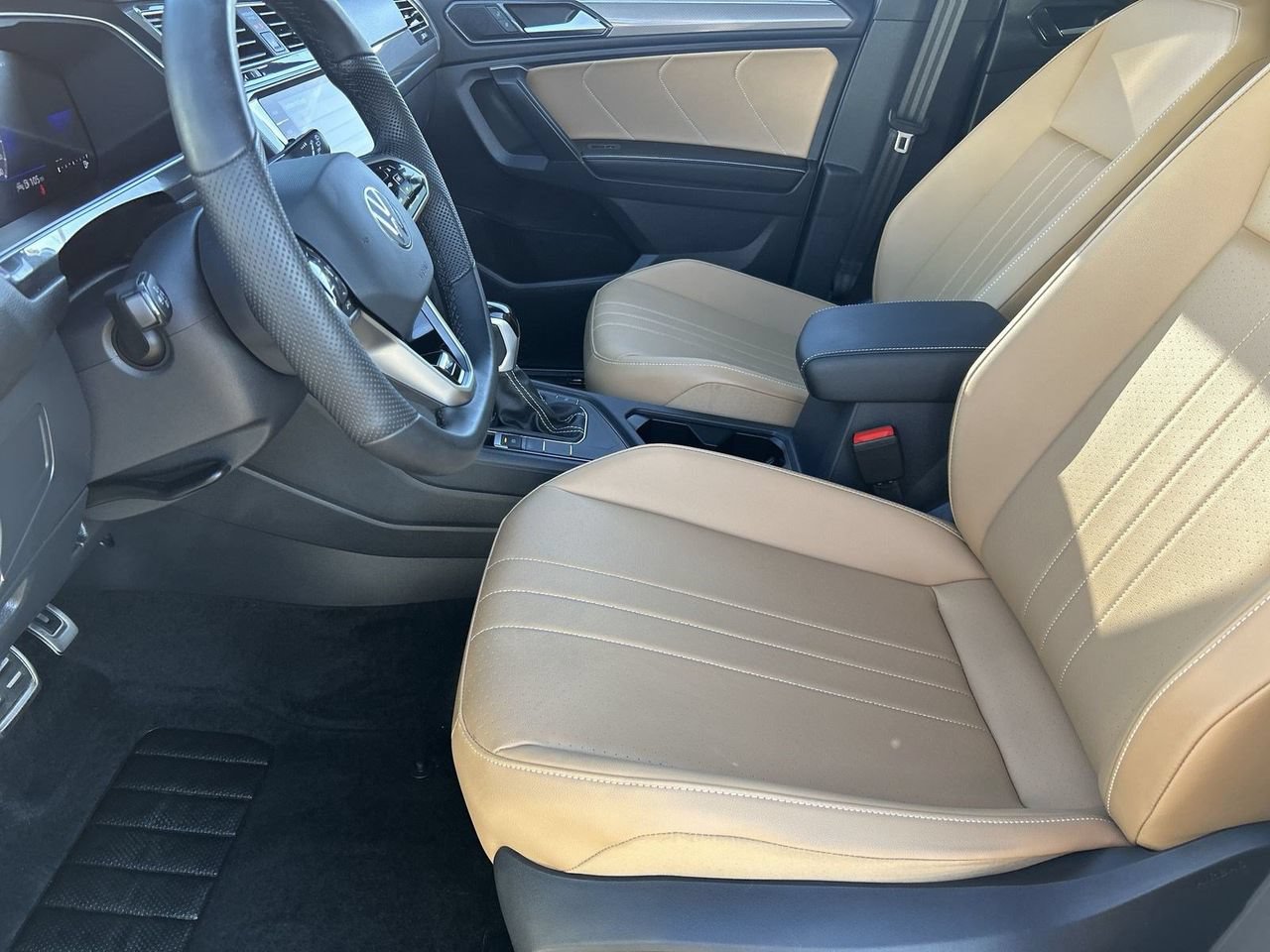Certified 2024 Volkswagen Tiguan SE R-Line FWD image 16
