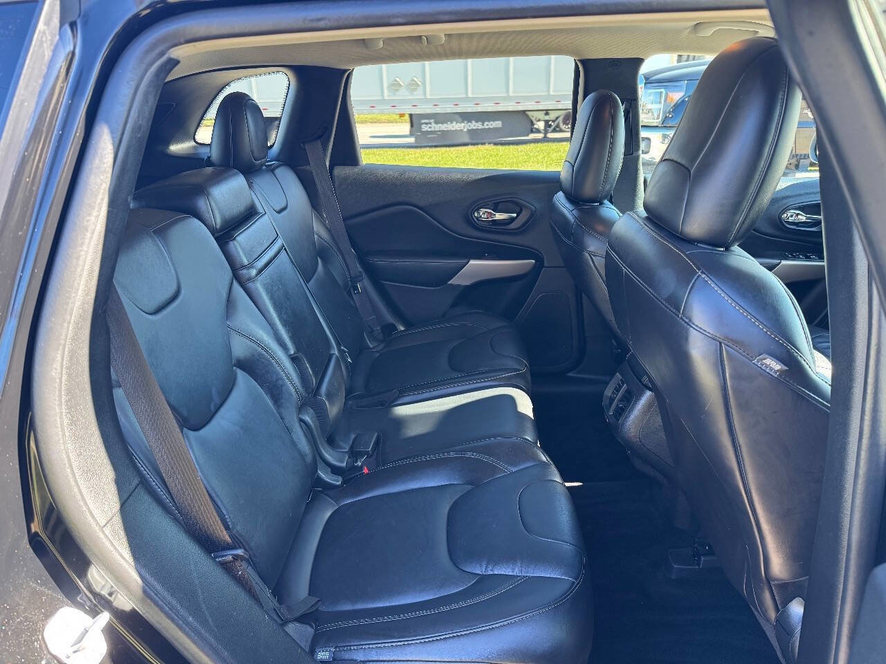 Used 2017 Jeep Cherokee Limited image 13