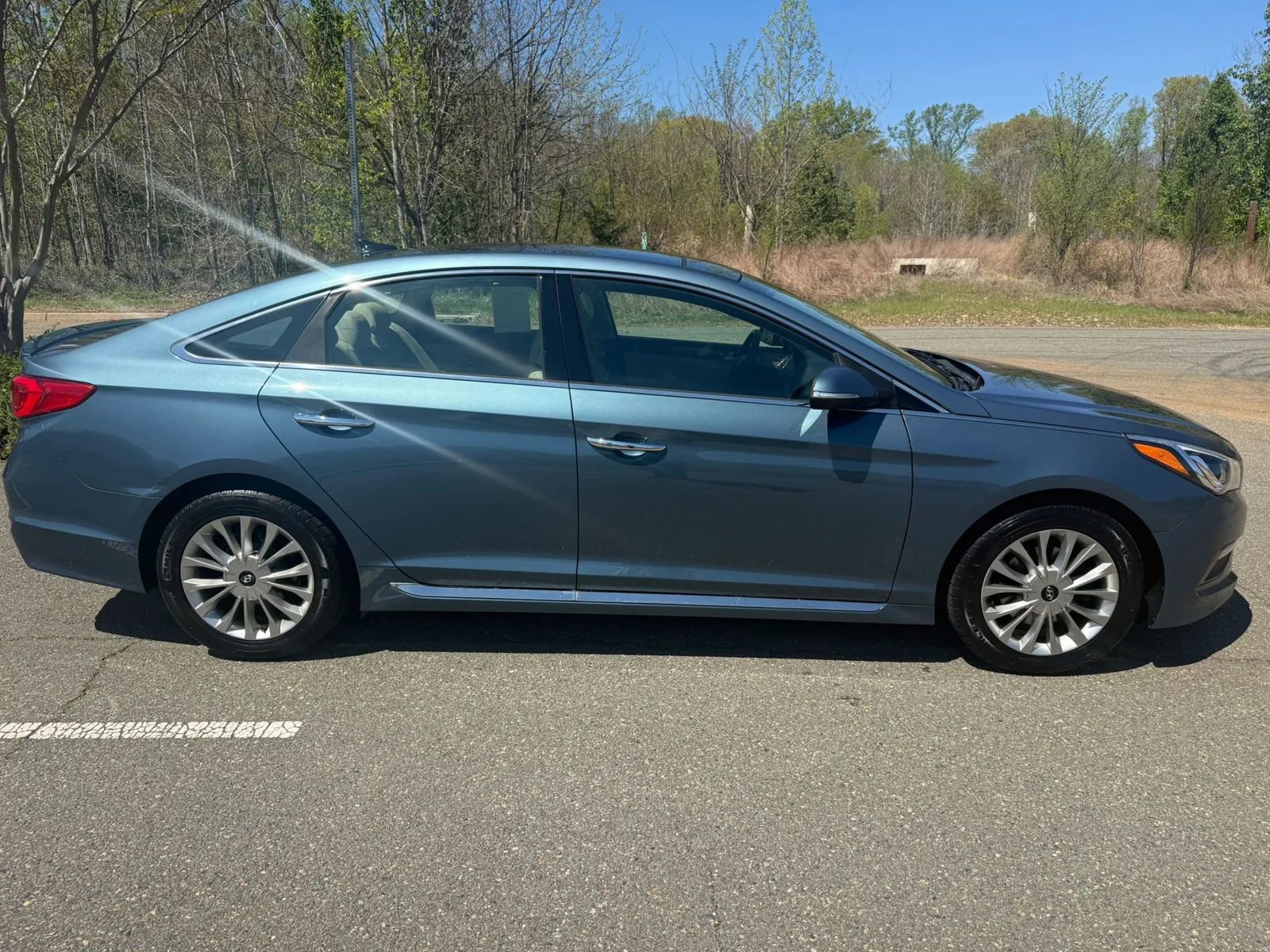 Used 2015 Hyundai Sonata Limited w/ Option Group 05 FWD image 8