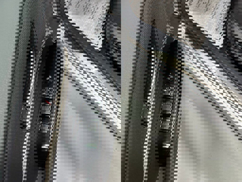 Used 2025 Toyota Camry LE image 9