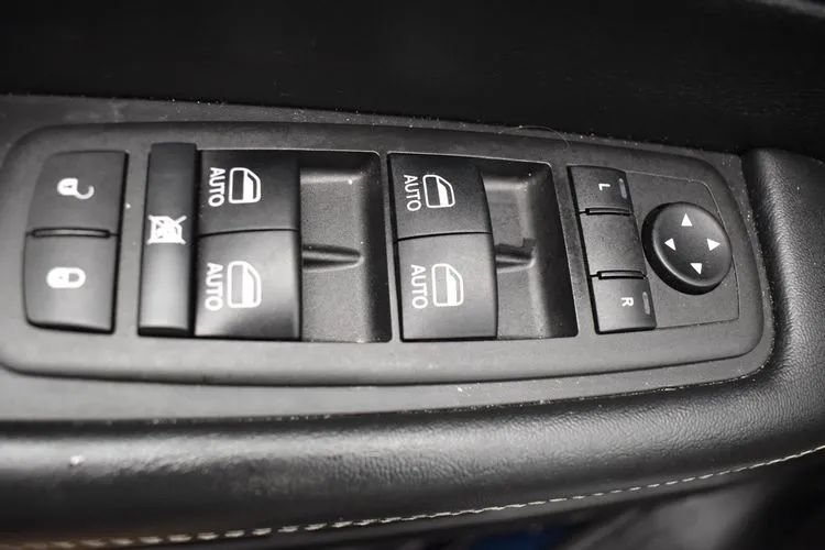 Used 2025 Chrysler Pacifica Select FWD image 21