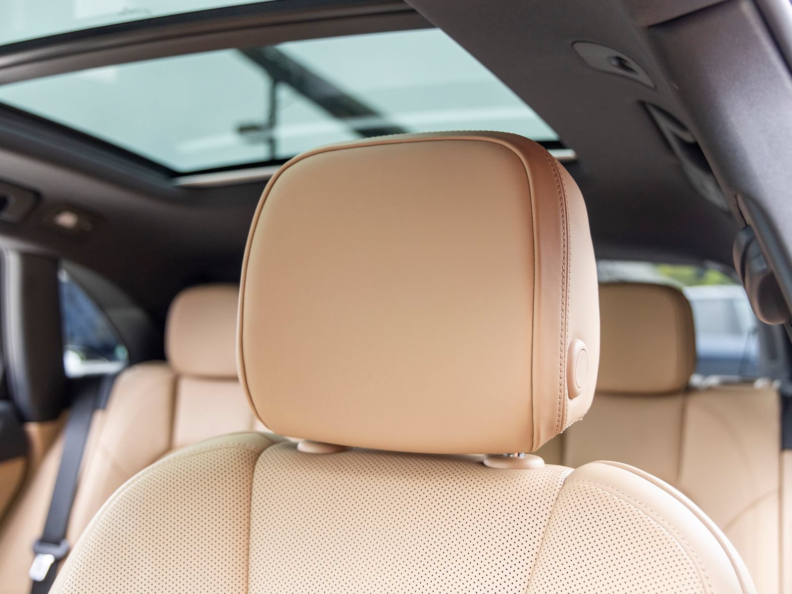 Certified 2023 Porsche Macan AWD/4WD image 33