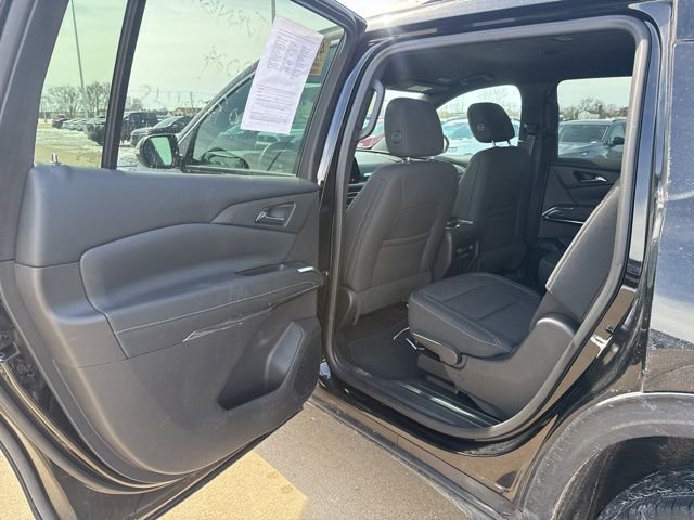 Used 2025 Chevrolet Traverse LT image 16