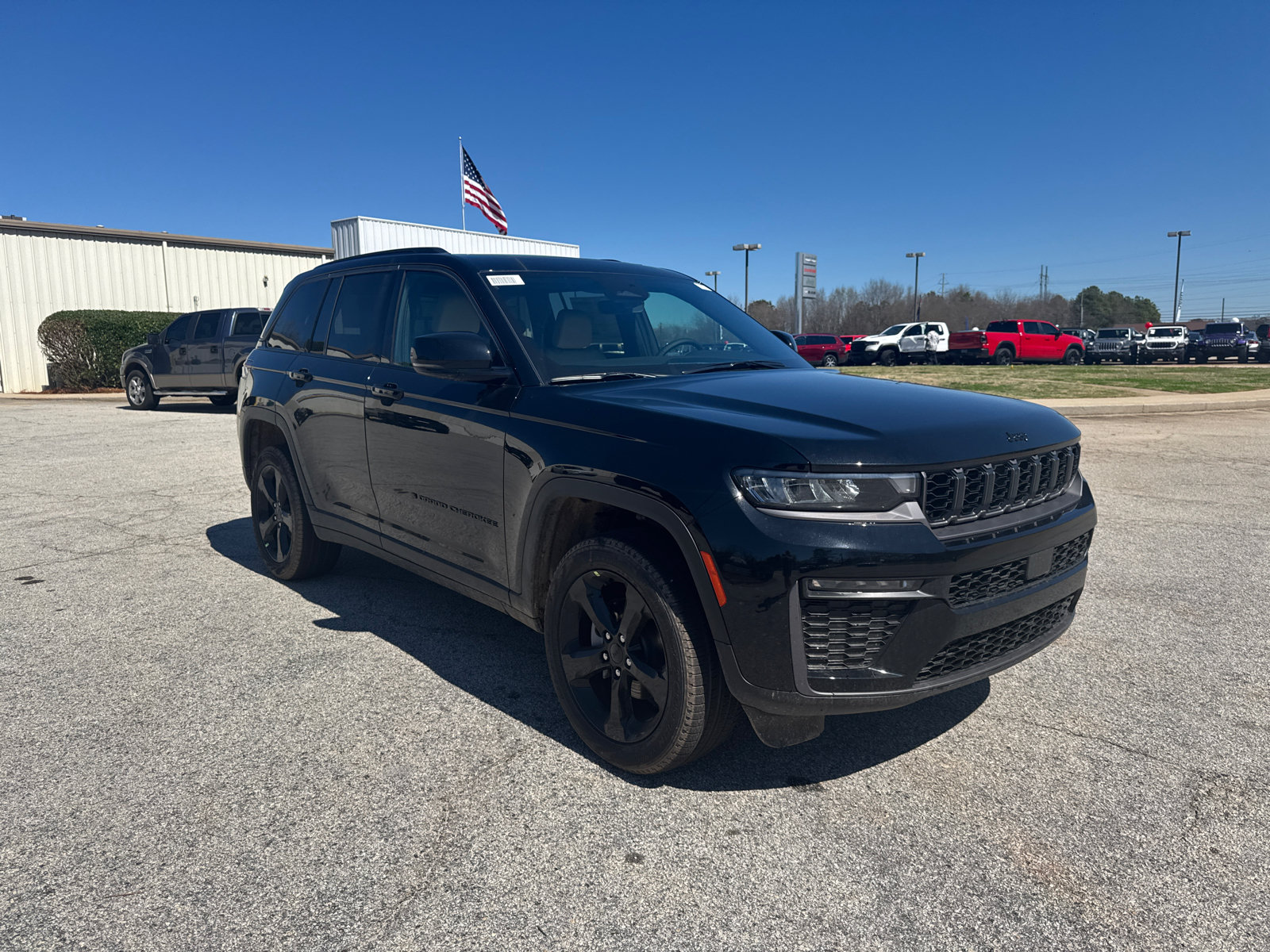 New 2026 Jeep Grand Cherokee Limited w/ Limited Altitude Package AWD/4WD image 3