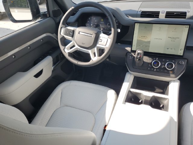 New 2026 Land Rover Defender 110 X-Dynamic SE AWD/4WD image 13