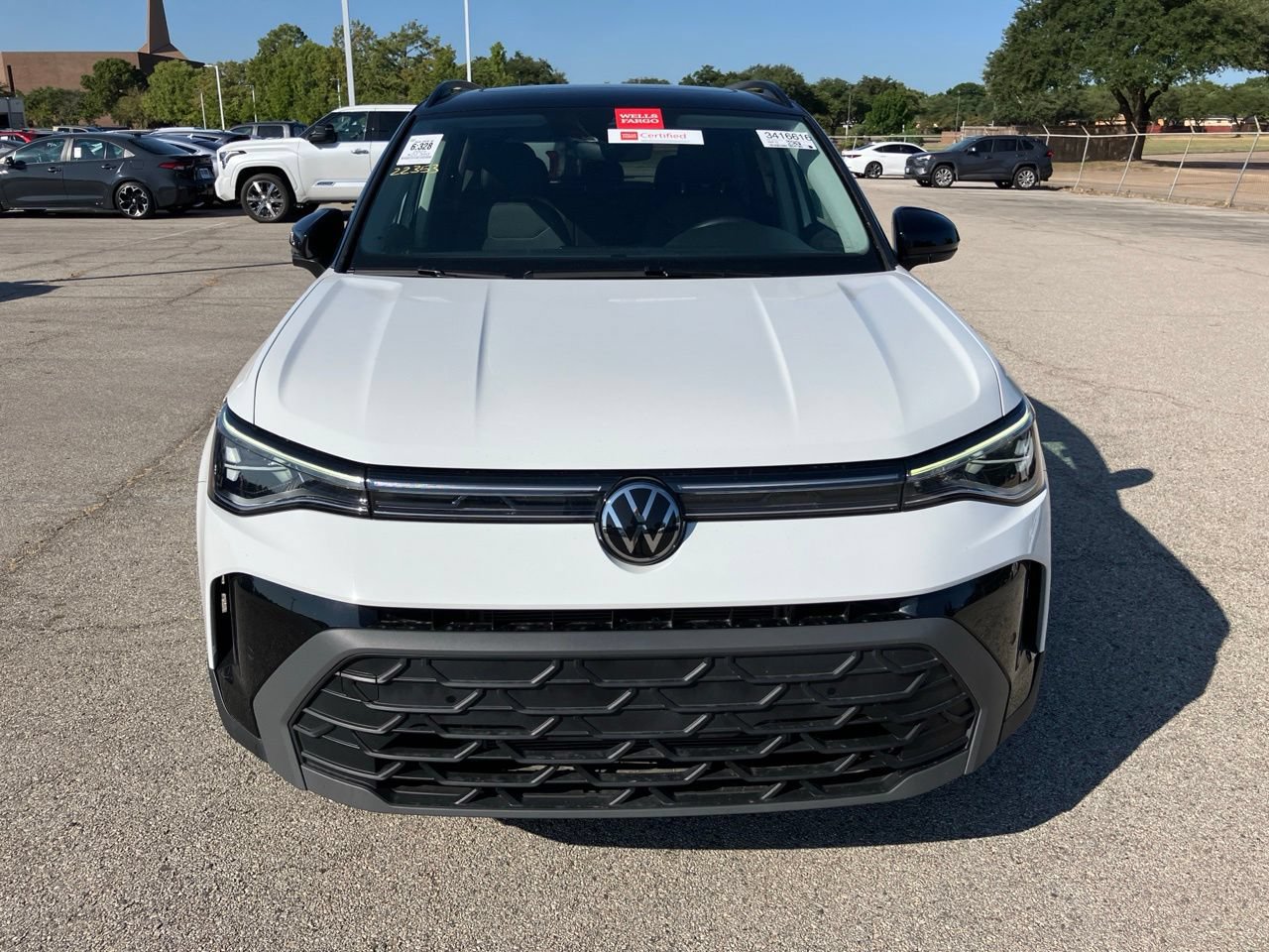 Used 2025 Volkswagen Taos SE FWD image 1