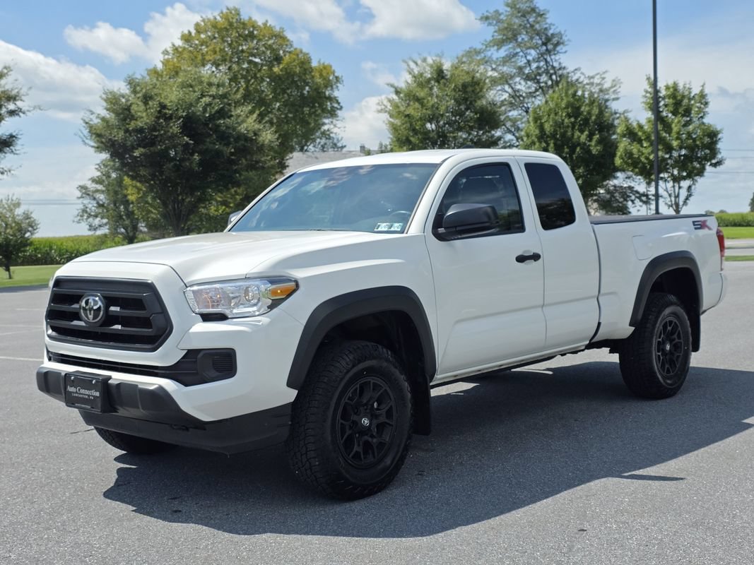Used 2022 Toyota Tacoma SR w/ SX Package AWD/4WD image 4