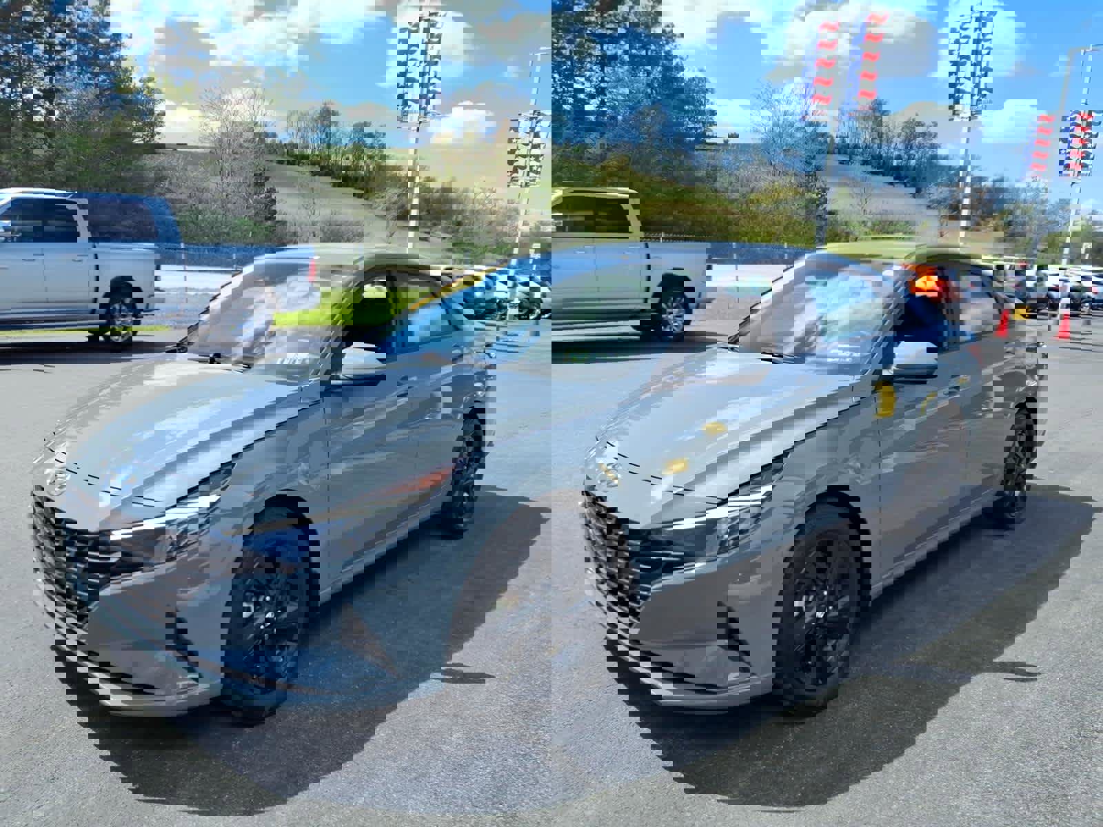 Used 2023 Hyundai Elantra SEL image 4