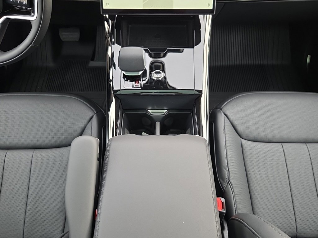 New 2025 Land Rover Range Rover Sport SE image 23