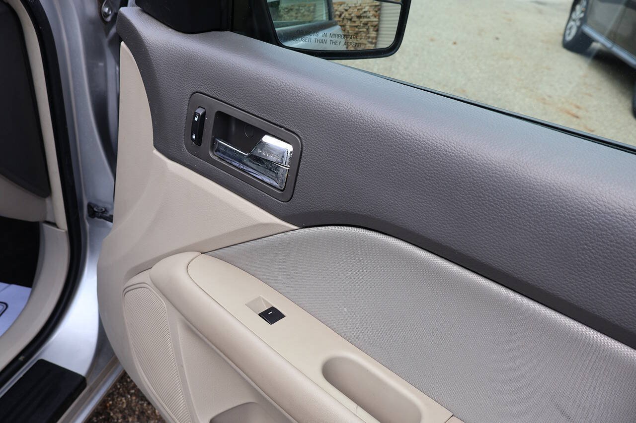 Used 2012 Ford Fusion S FWD image 21