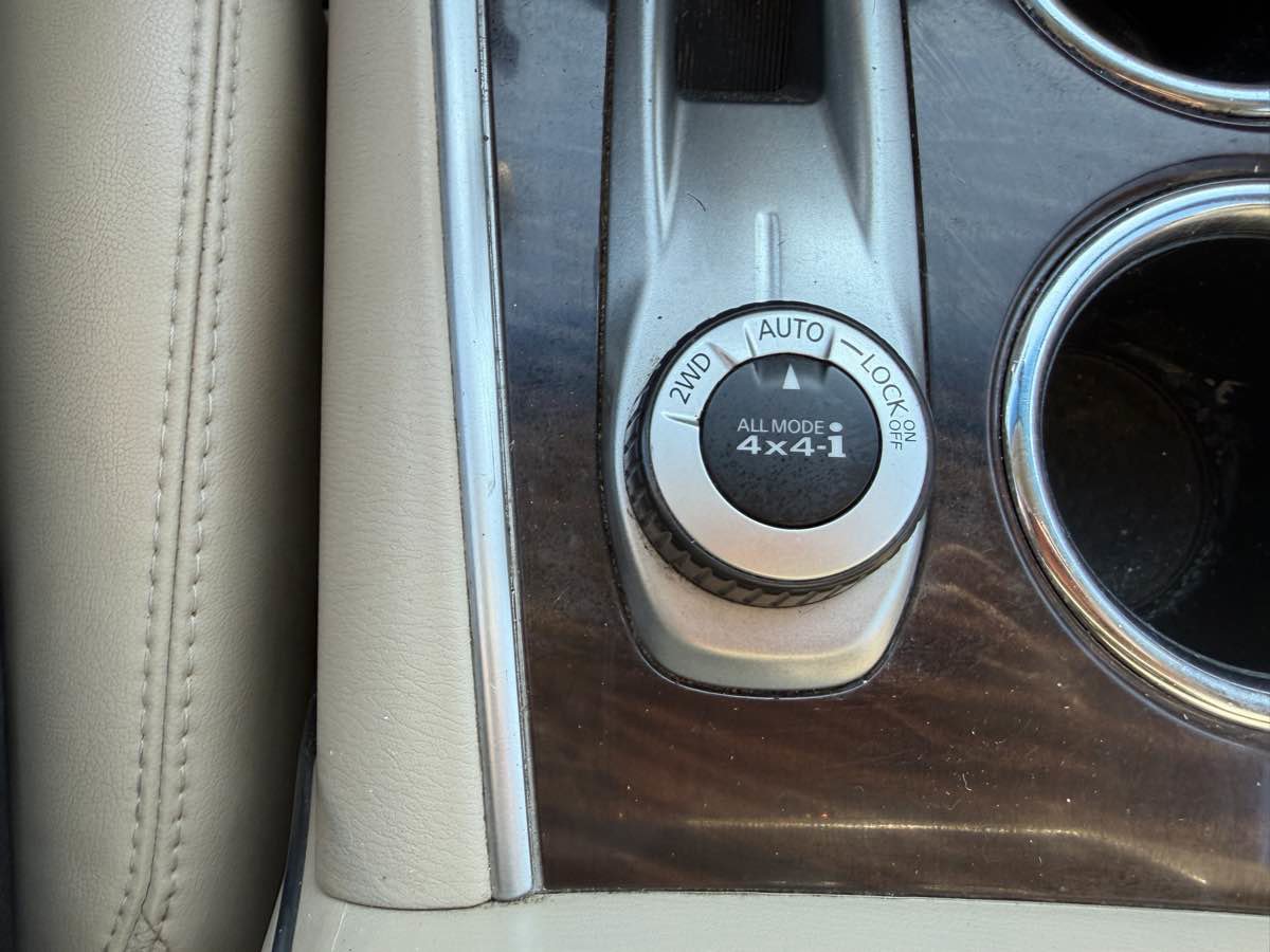 Used 2014 Nissan Pathfinder SL w/ SL Premium Package image 38