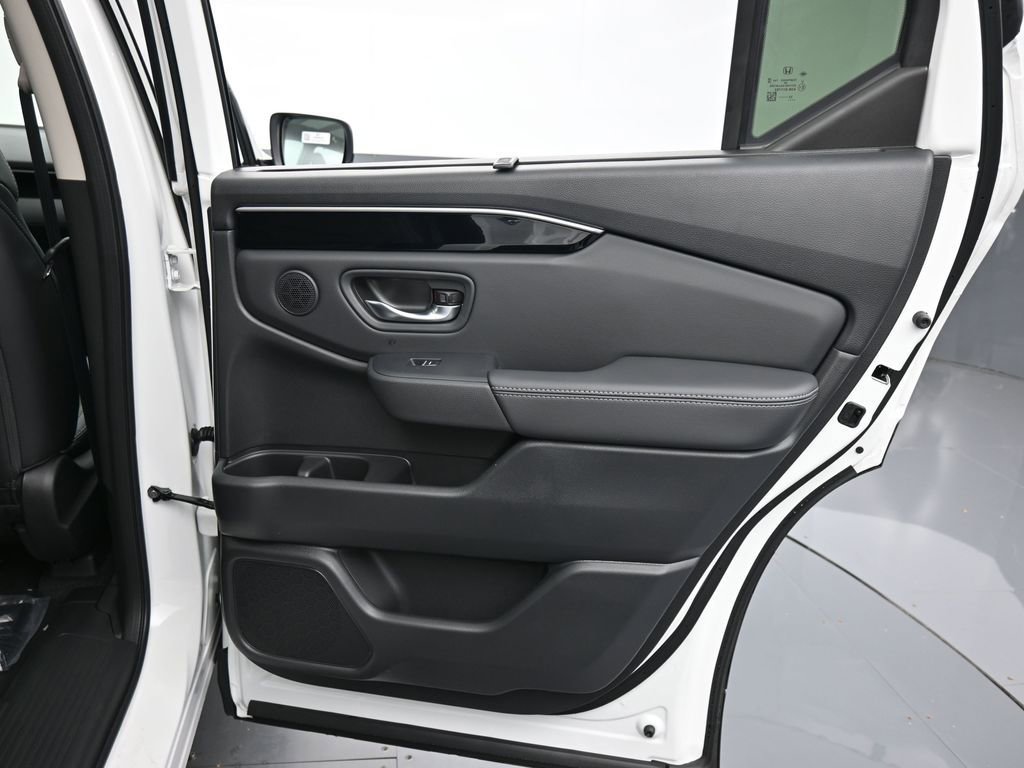 New 2025 Honda Pilot Touring image 39
