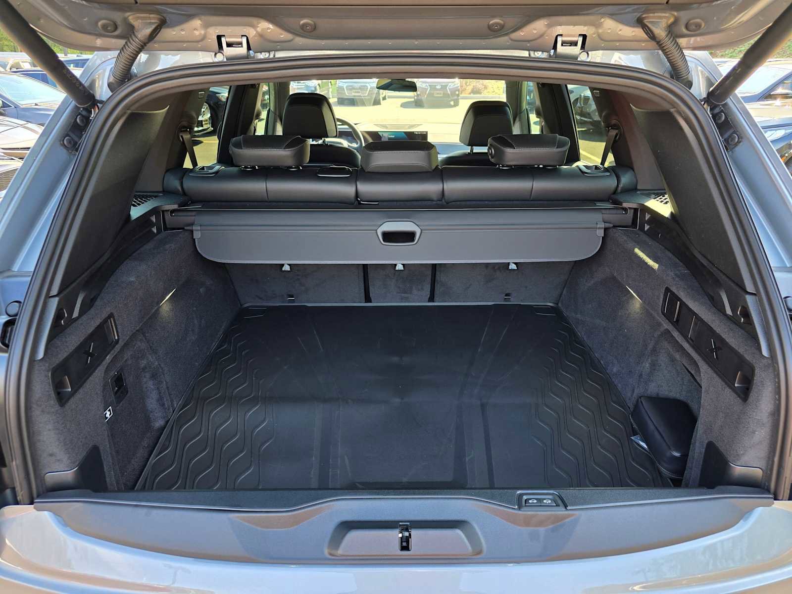 New 2026 BMW X5 xDrive50e w/ Climate Comfort Package image 16
