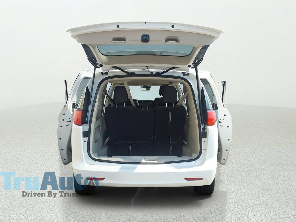 Used 2023 Chrysler Voyager LX FWD image 16