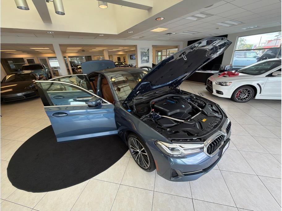 Used 2023 BMW 530e w/ Premium Package RWD image 33
