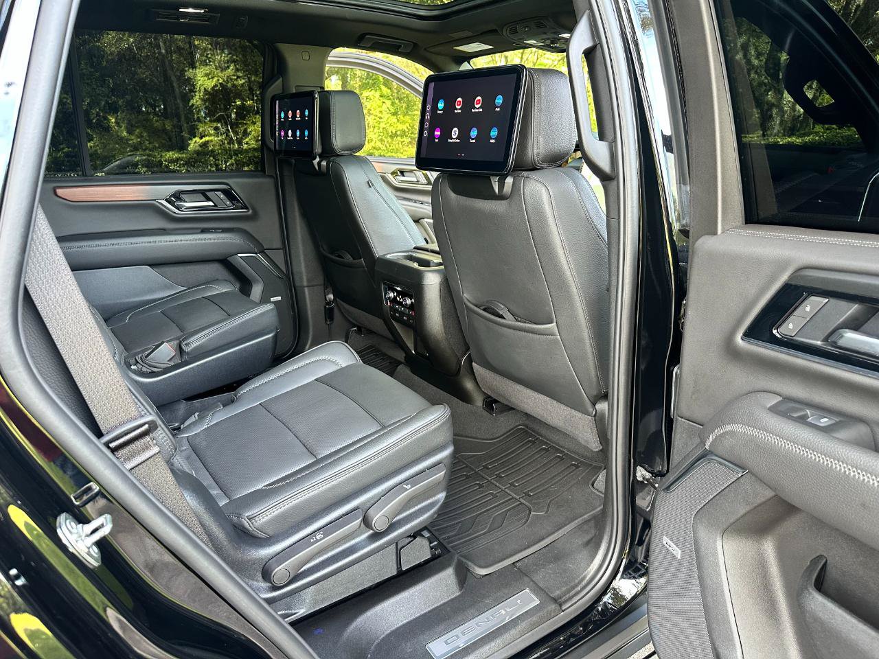 Used 2025 GMC Yukon Denali w/ Denali Reserve Package AWD/4WD image 26