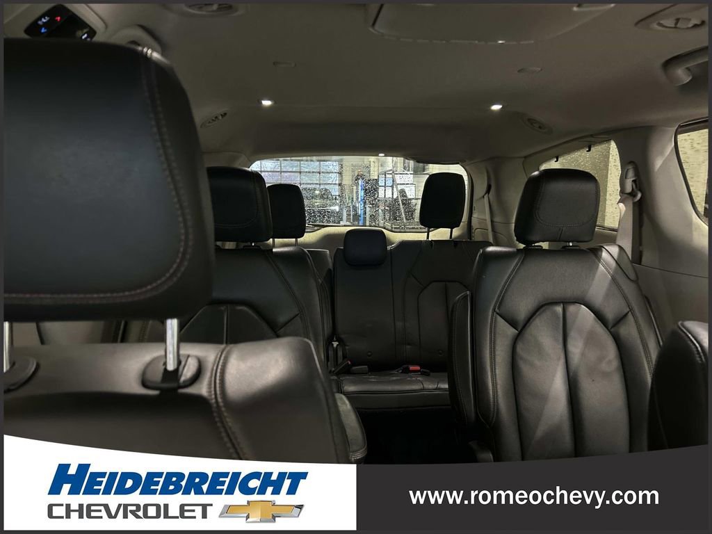 Used 2017 Chrysler Pacifica Touring-L image 31