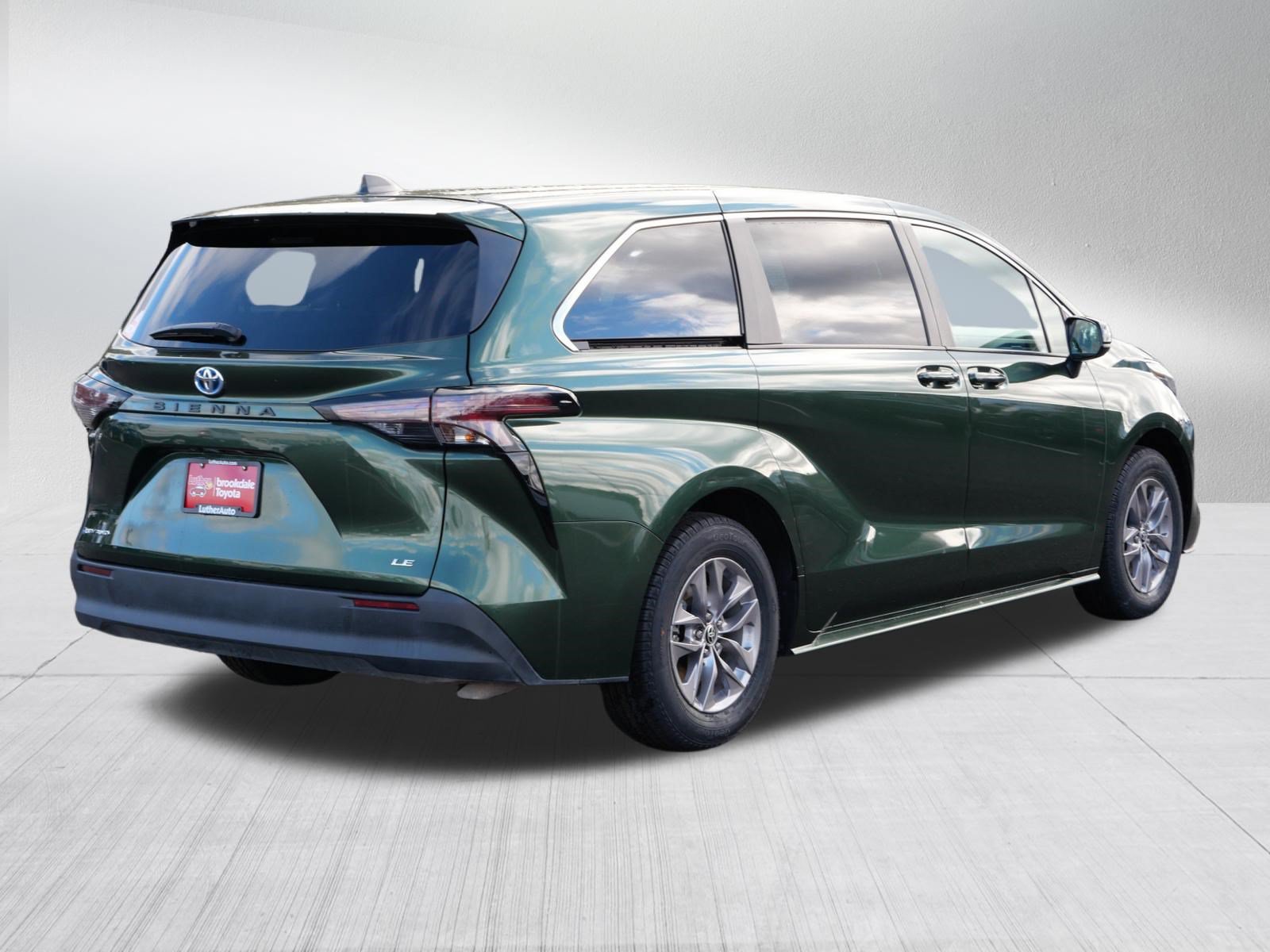 Certified 2025 Toyota Sienna LE AWD/4WD image 8