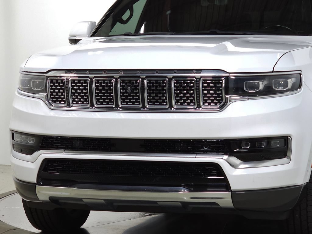 Used 2022 Jeep Grand Wagoneer Series III w/ Rear Seat Video Group 1 AWD/4WD image 3