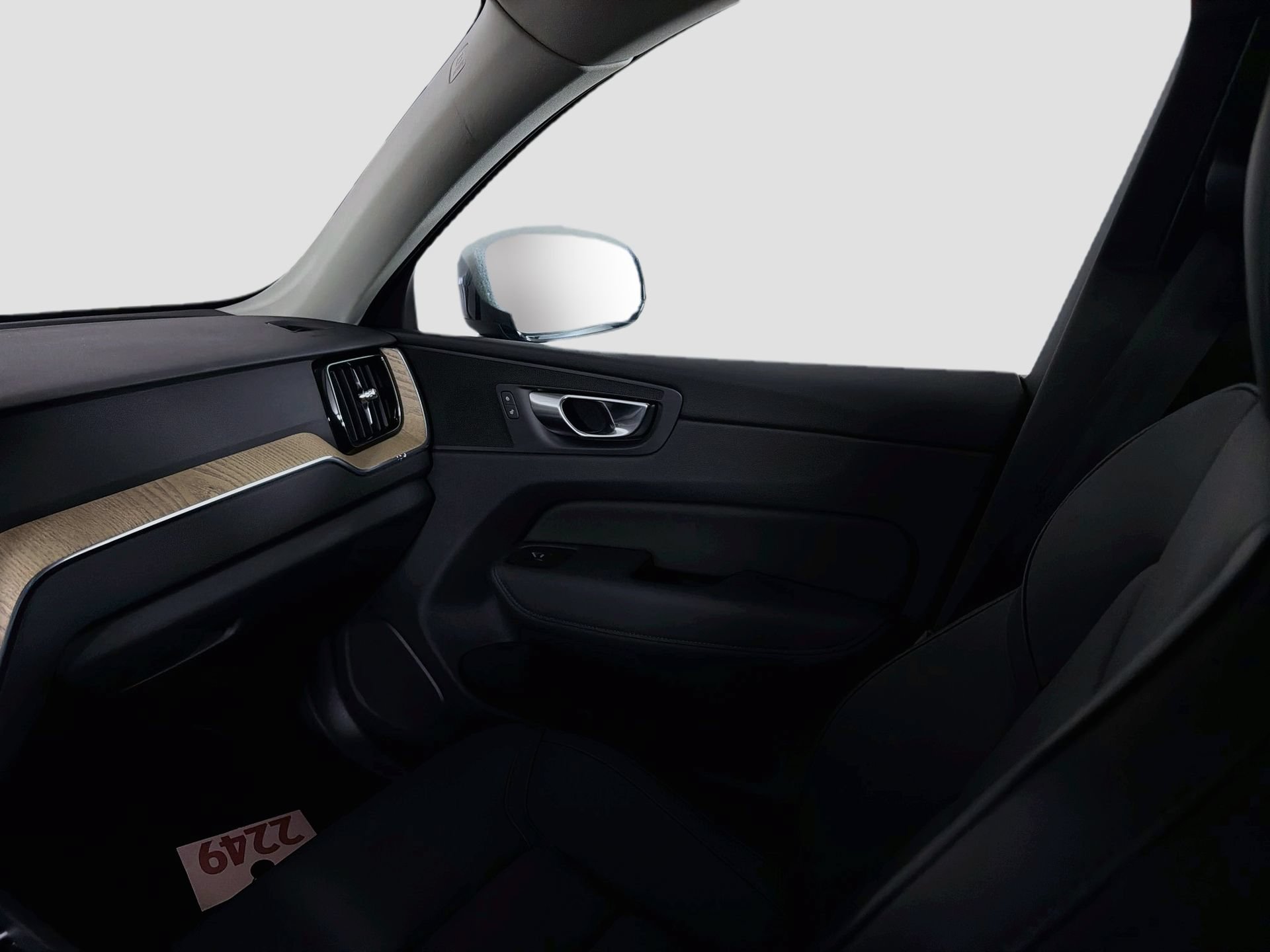 Certified 2026 Volvo XC60 B5 Plus AWD/4WD image 24