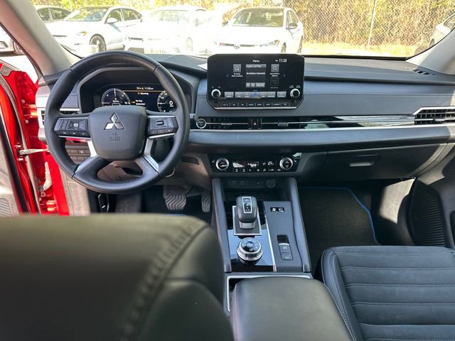 Used 2023 Mitsubishi Outlander 4WD Plug-In Hybrid image 14