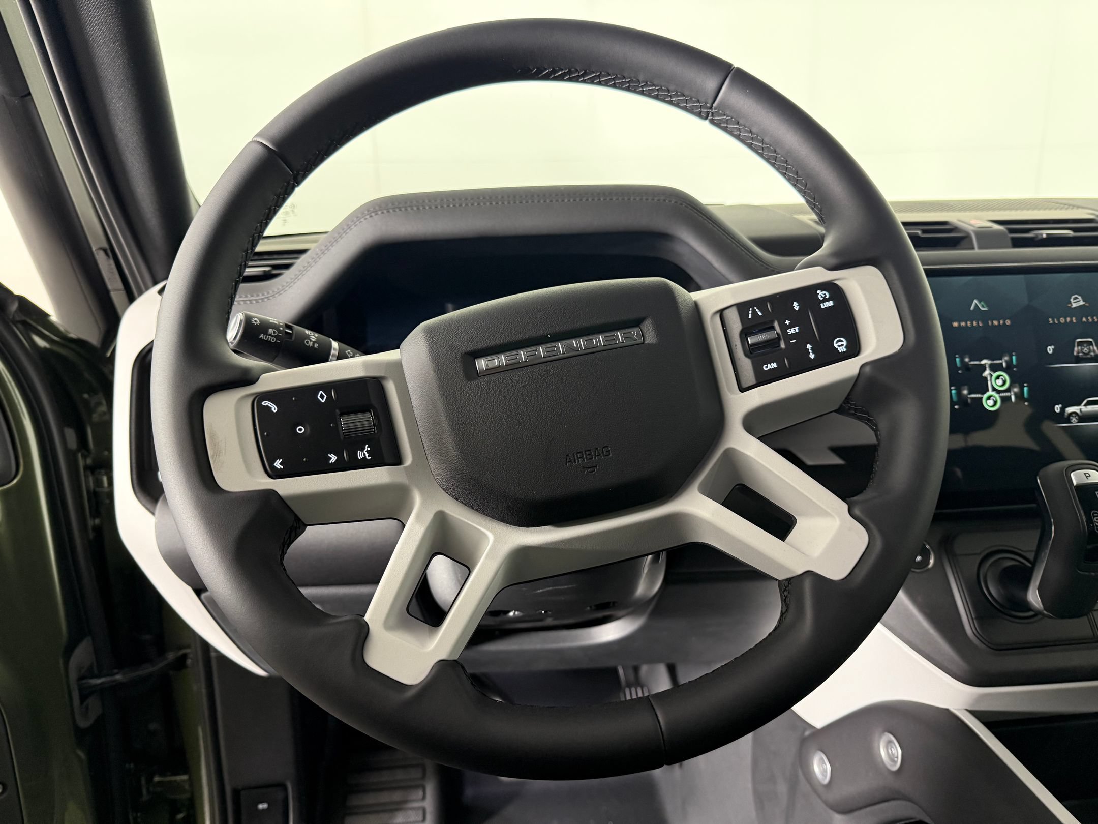 New 2026 Land Rover Defender 110 X-Dynamic SE AWD/4WD image 11