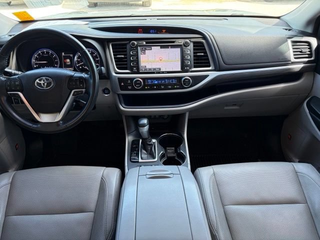 Used 2017 Toyota Highlander Limited FWD image 12