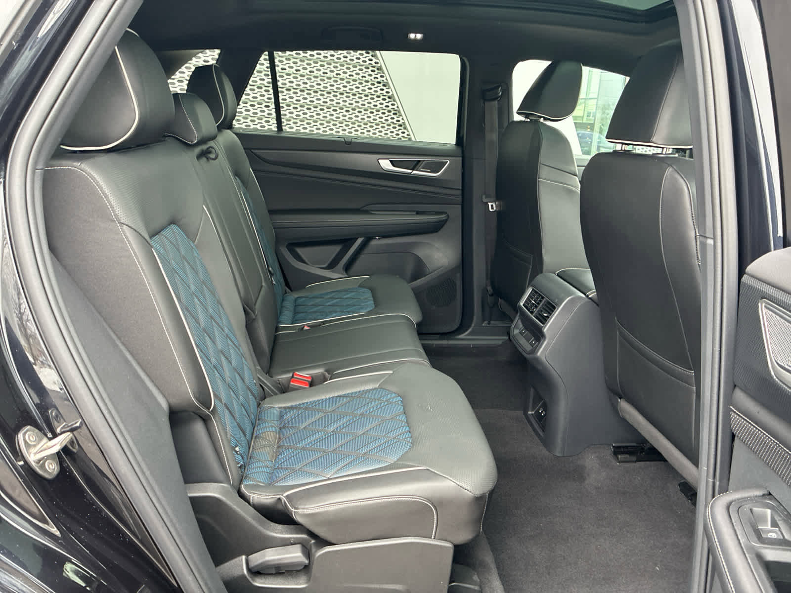 Used 2024 Volkswagen Atlas Cross Sport SEL Premium R-Line image 16