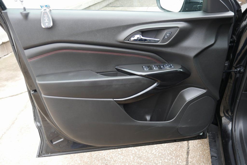 Used 2025 Chevrolet Trax RS image 25