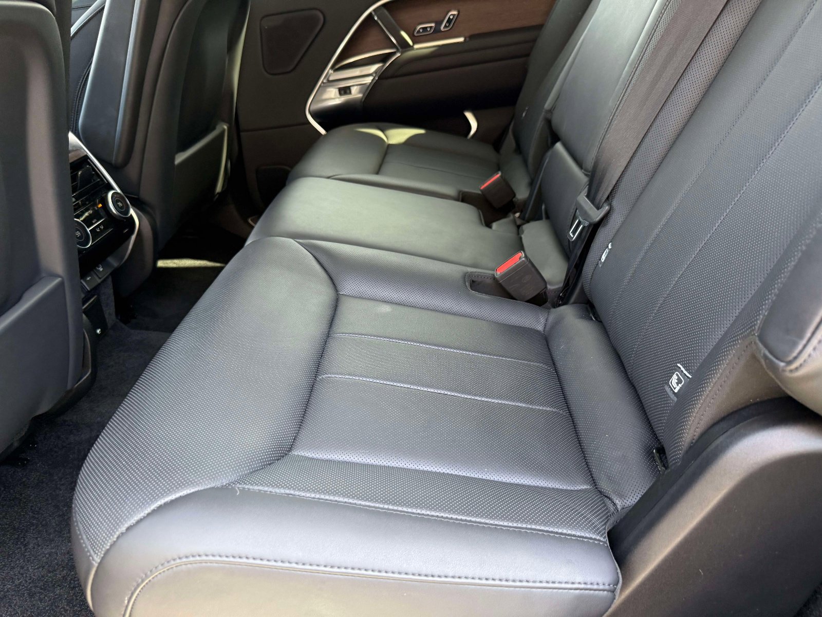 Used 2022 Land Rover Range Rover Long Wheelbase SE image 28